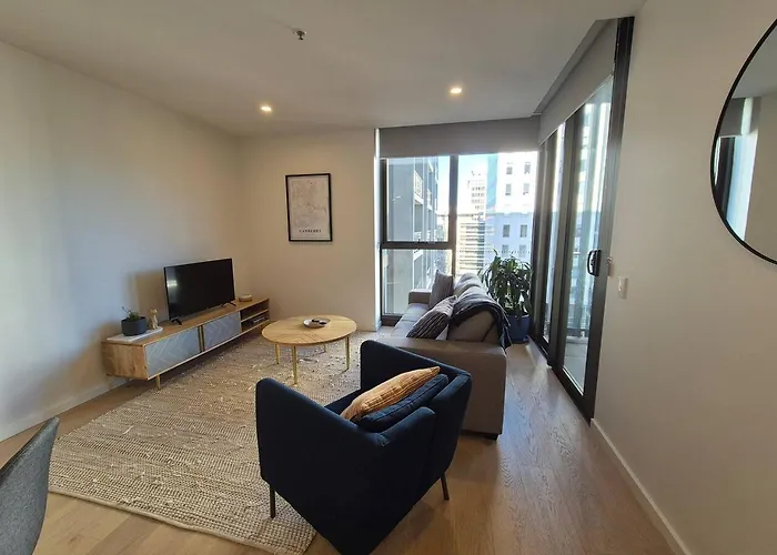 Modern Comfort In Canberra\'S City Center